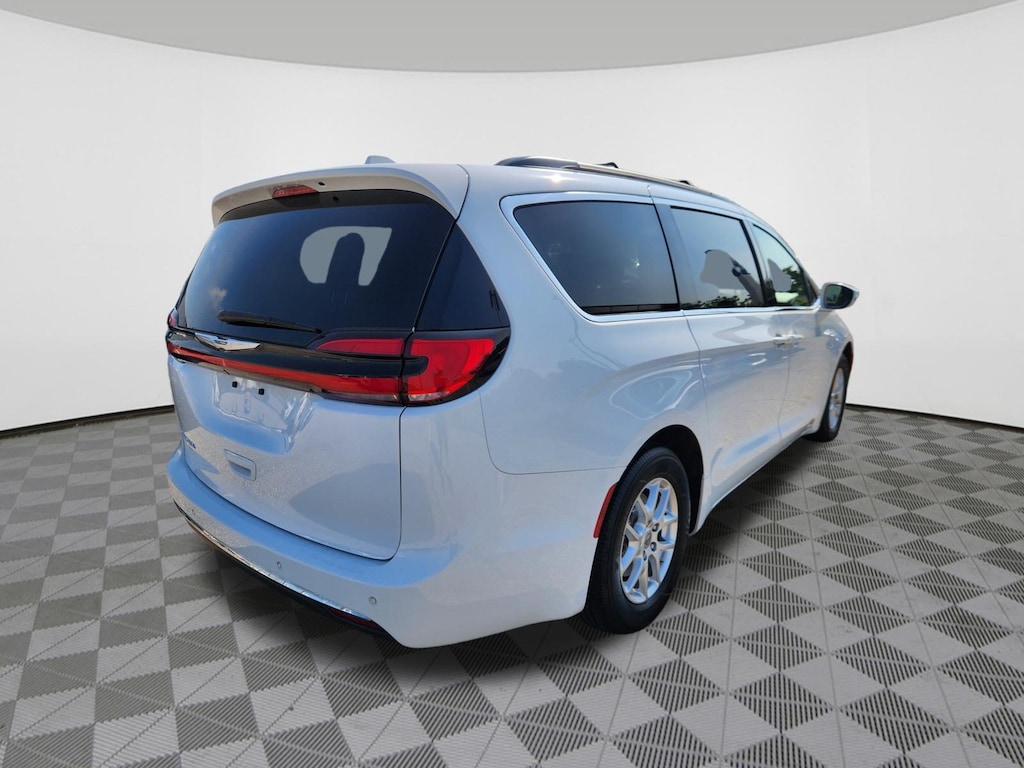 Used 2022 Chrysler Pacifica Touring L Van Passenger Van