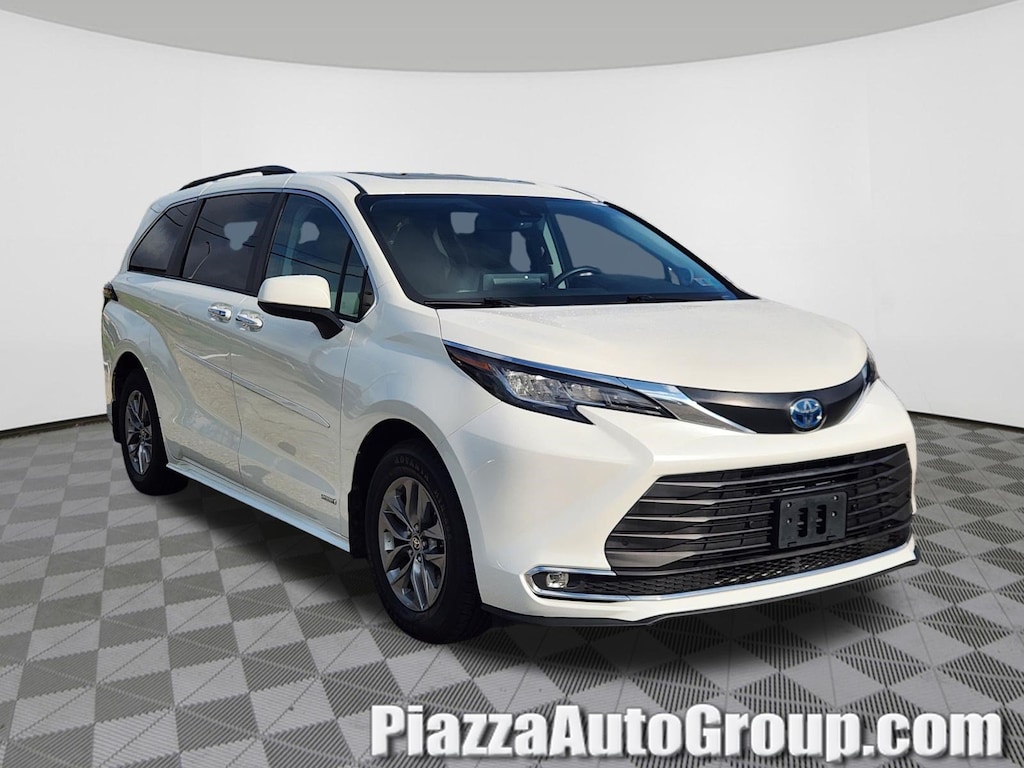 Used 2021 Toyota Sienna XLE Van