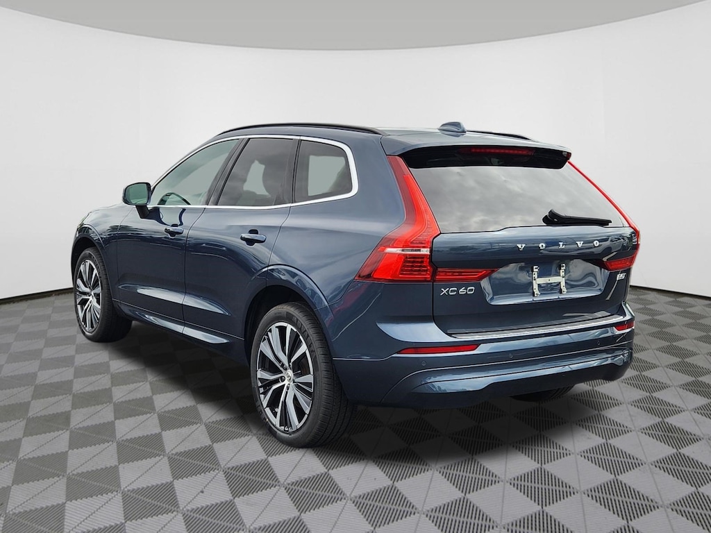 Used 2022 Volvo XC60 Momentum B5 AWD Momentum