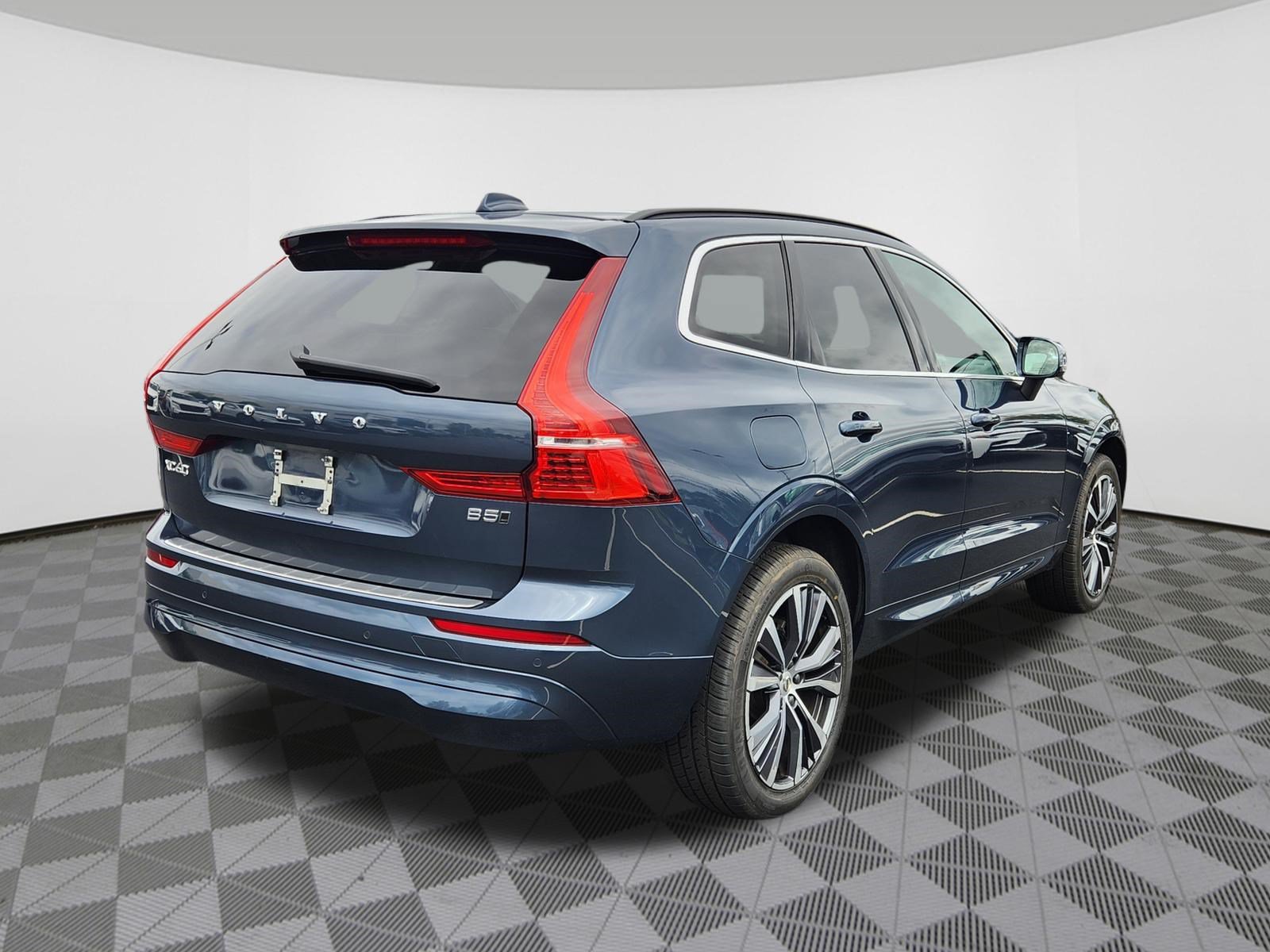 Used 2022 Volvo XC60 Momentum B5 AWD Momentum