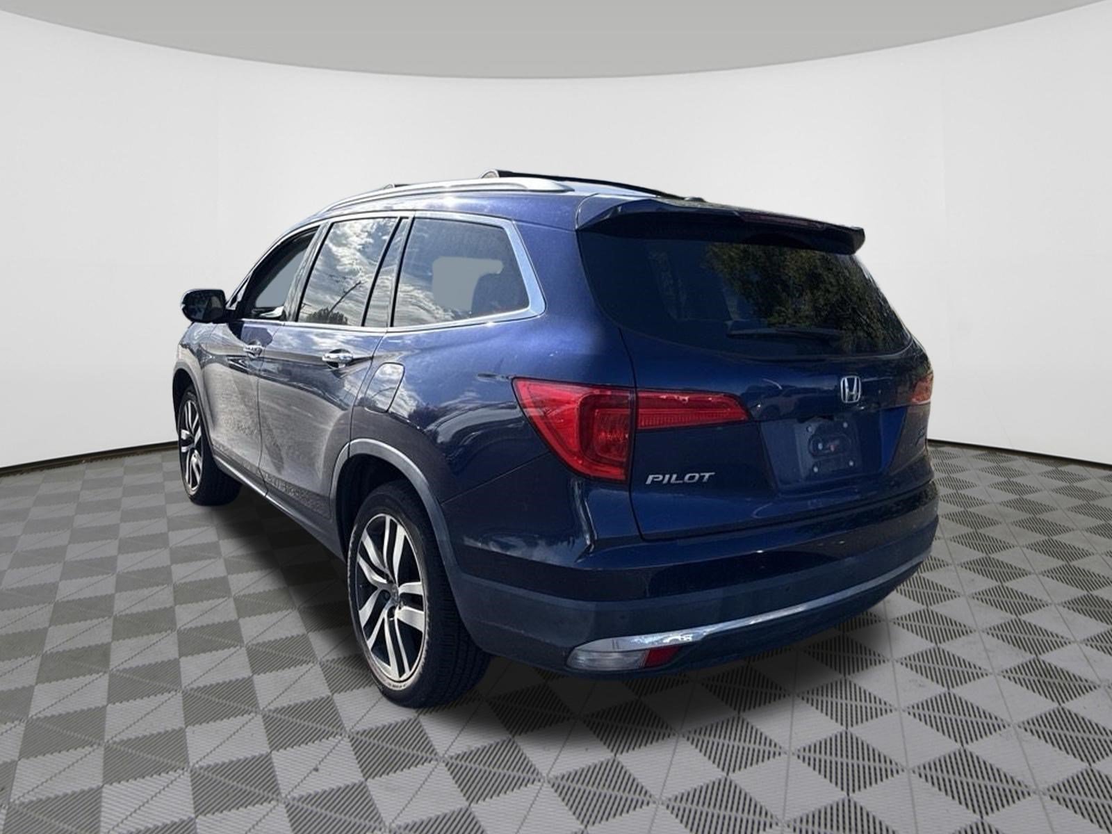 Certified 2018 Honda Pilot Elite SUV