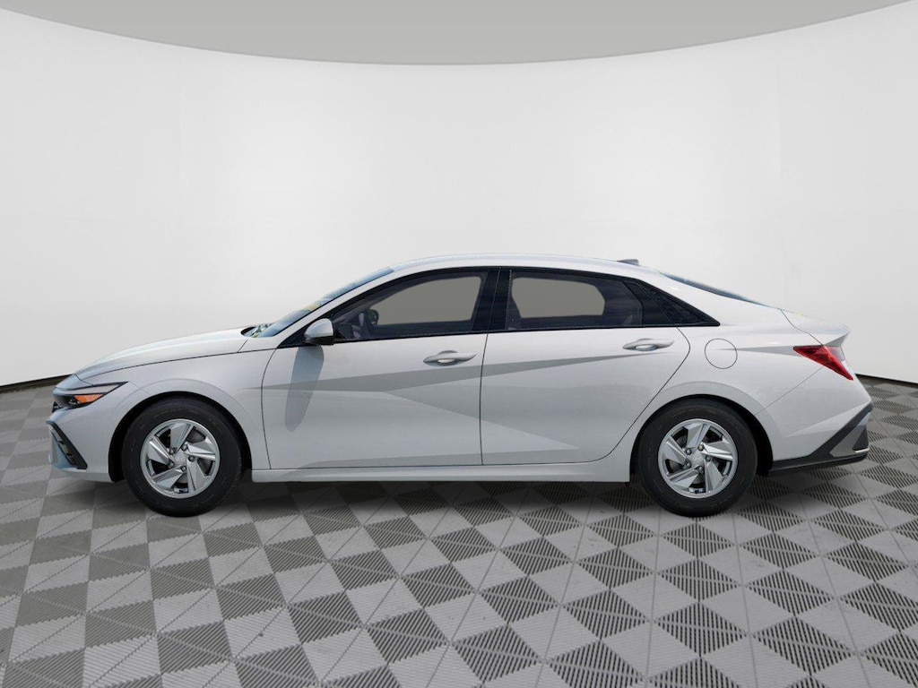 New 2026 Hyundai Elantra SE Sedan