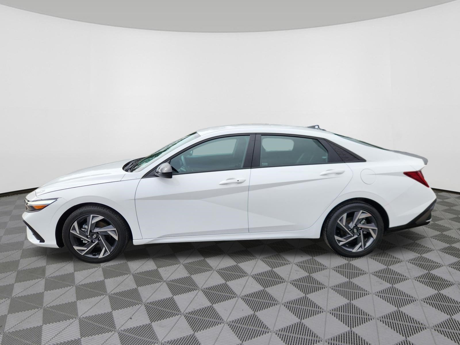 2025 Hyundai Elantra Blue - Photo 5