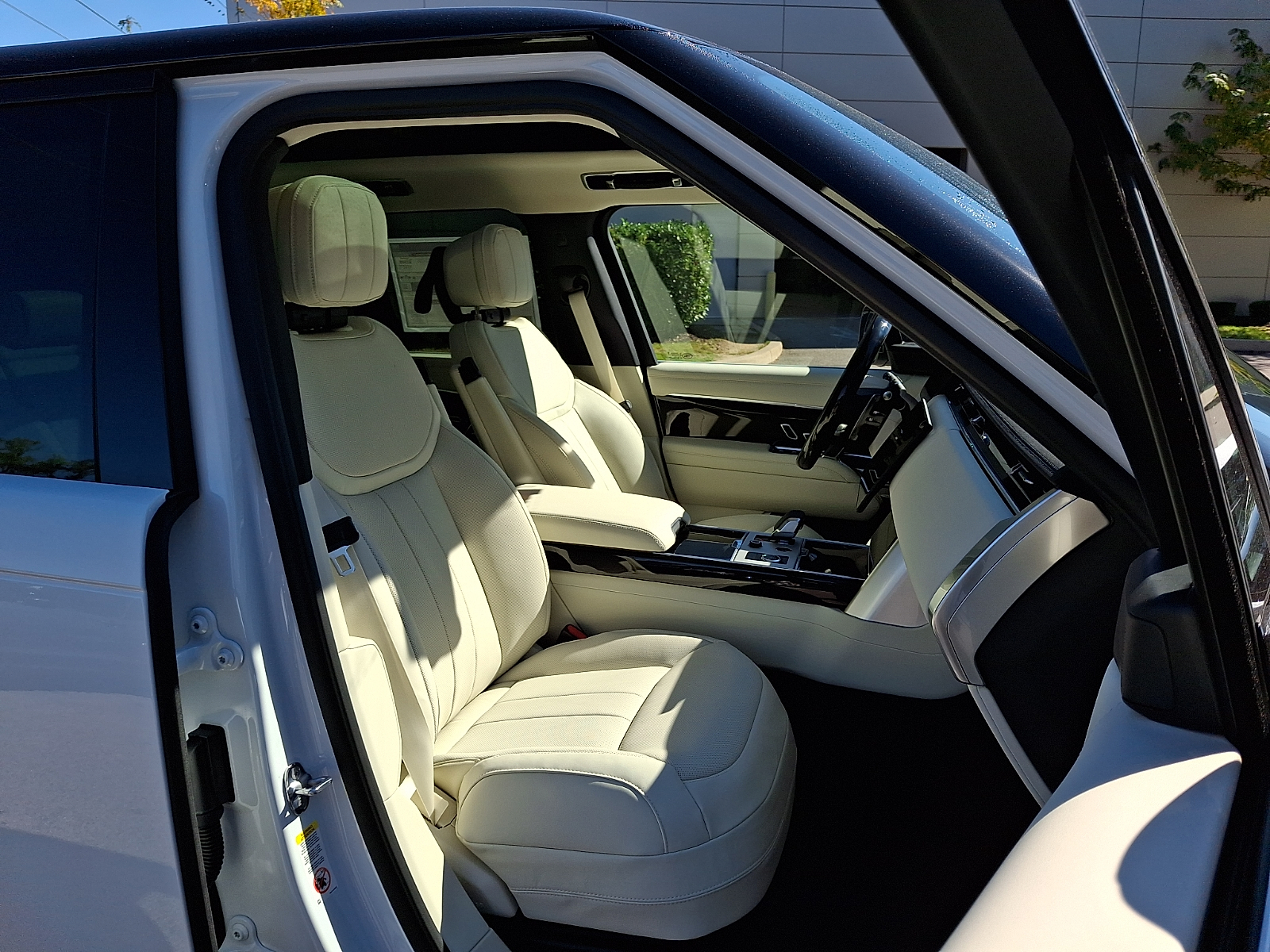 New 2027 Land Rover Range Rover SE Sport Utility