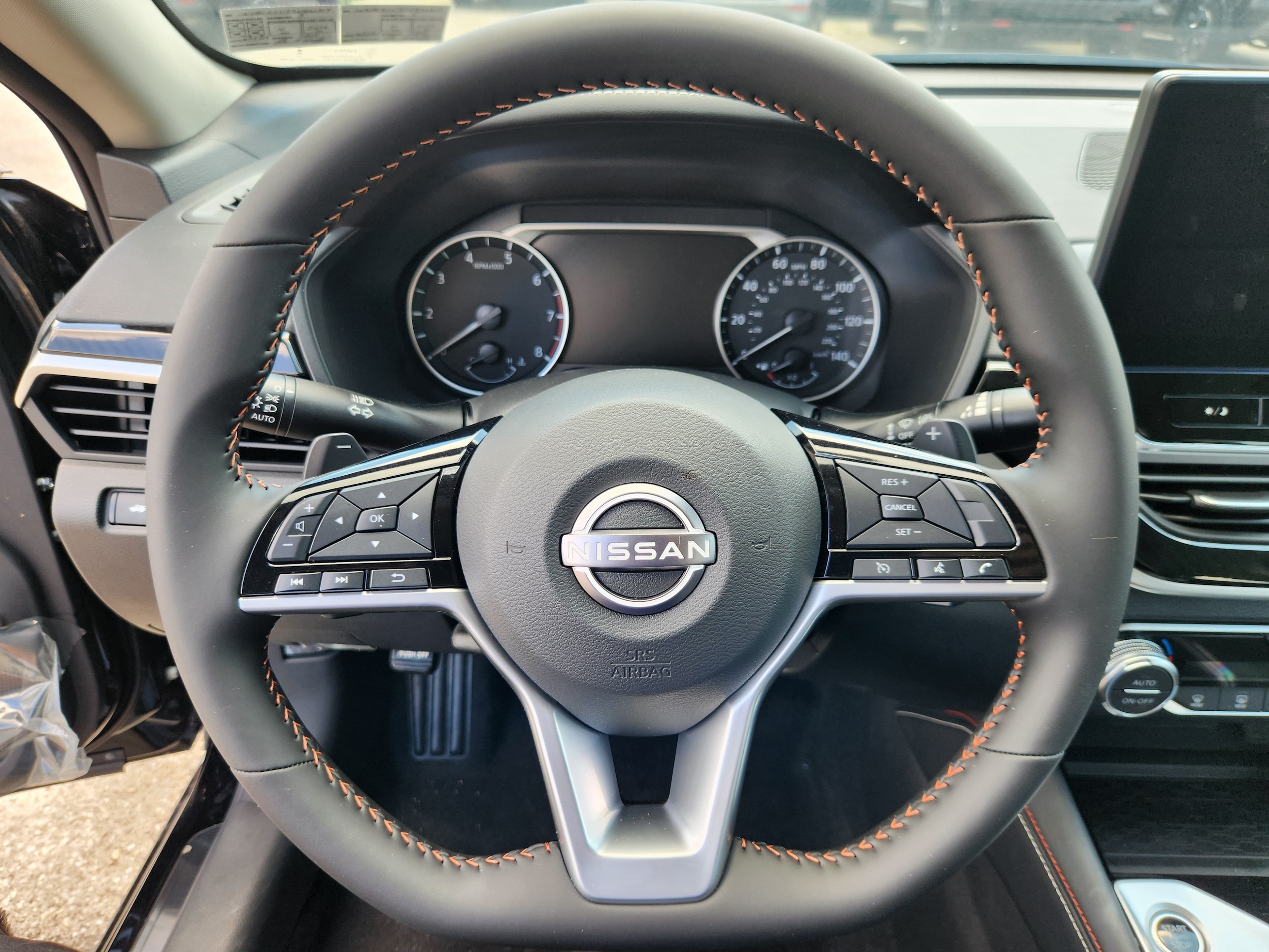 2025 Nissan Altima SR - Photo 9
