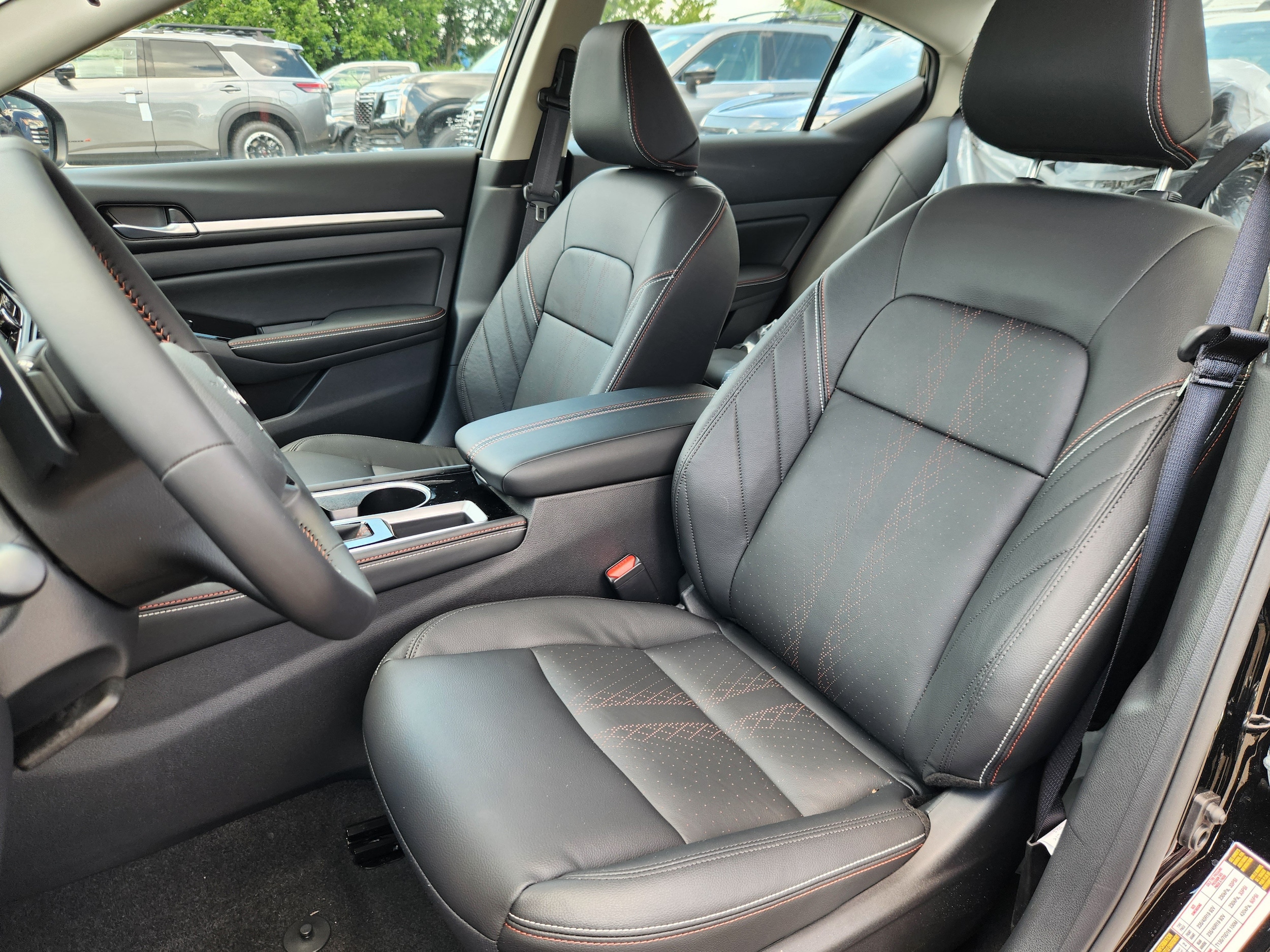 2025 Nissan Altima SR - Photo 8