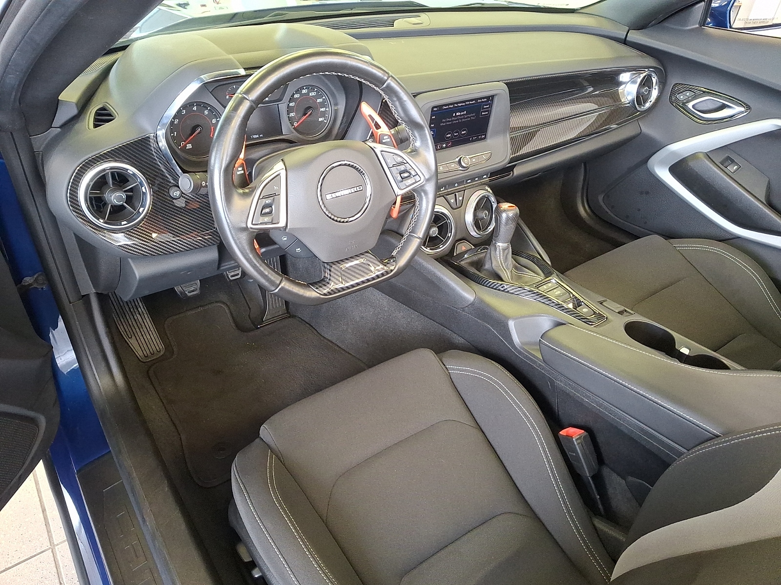 2024 Chevrolet Camaro LT1 - Photo 8