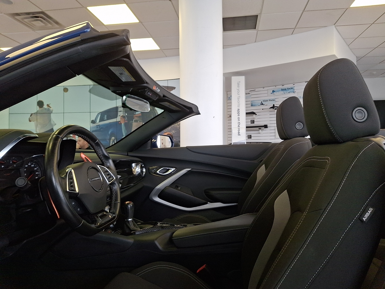 2024 Chevrolet Camaro LT1 - Photo 15