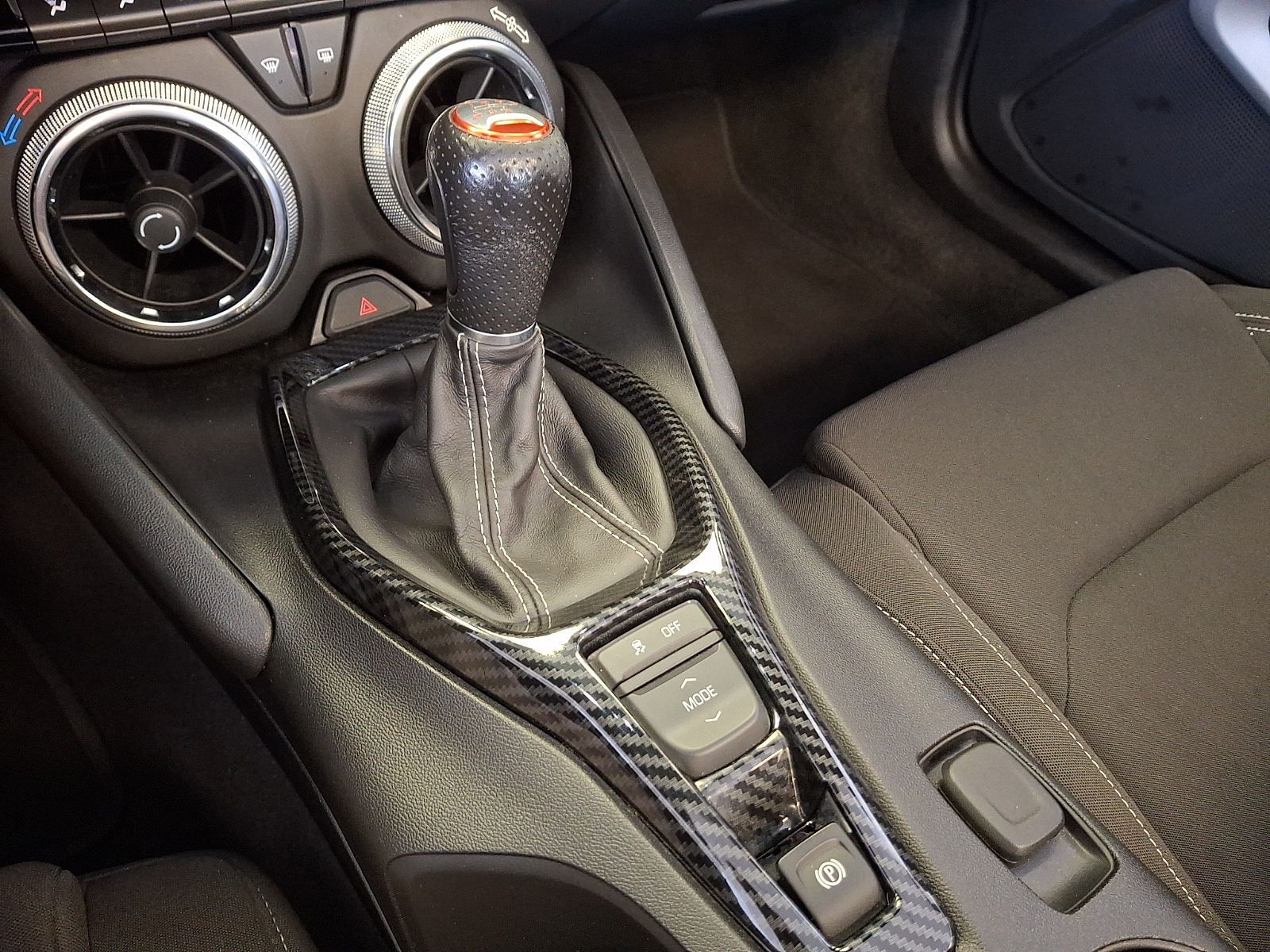 2024 Chevrolet Camaro LT1 - Photo 16