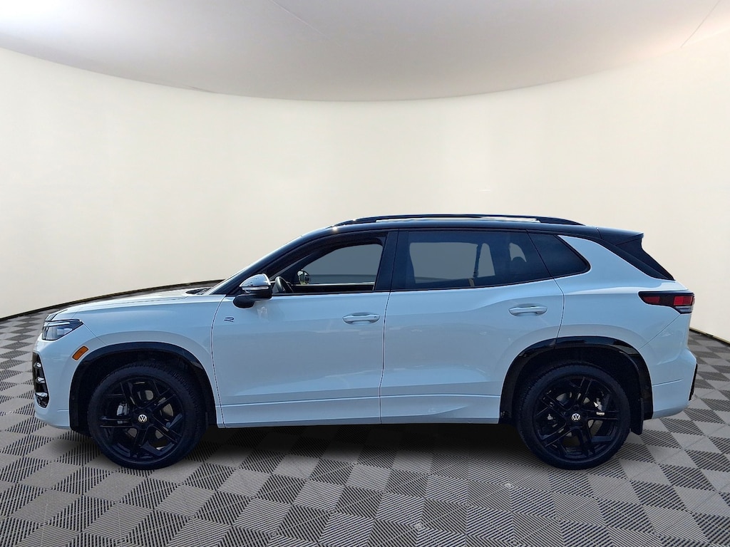 Used 2026 Volkswagen Tiguan SE R-Line Black Sport Utility