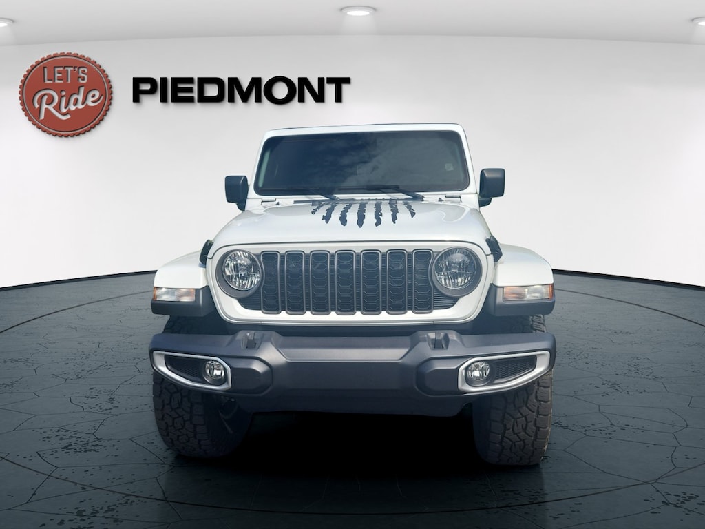 Used 2025 Jeep Gladiator Sport S 4x4 Truck Crew Cab
