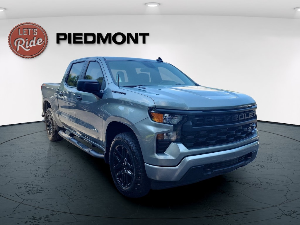 Used 2025 Chevrolet Silverado 1500 4WD Crew Cab 147 Custom Truck Crew Cab
