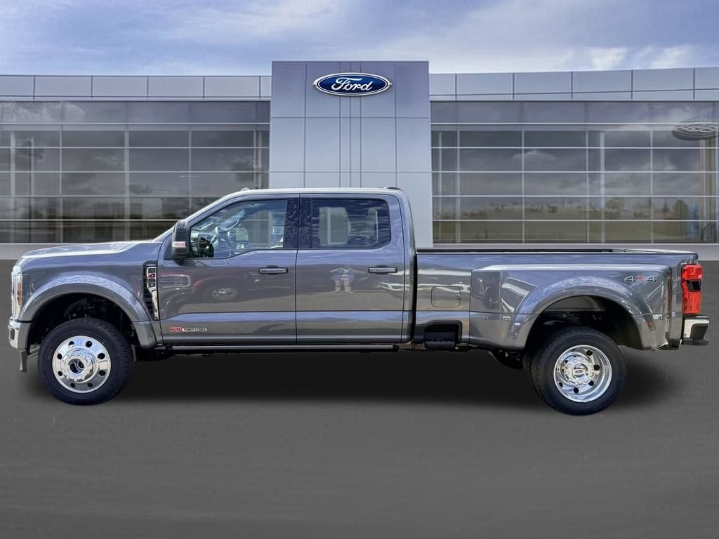 New 2026 Ford F-450 Lariat DRW Truck Crew Cab