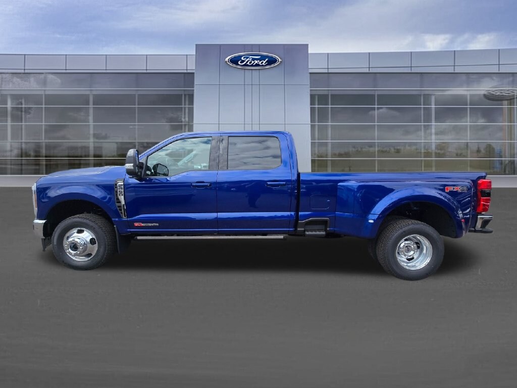 New 2026 Ford F-350 Lariat DRW Truck Crew Cab