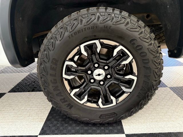 2024 Chevrolet Silverado 1500 ZR2 - Photo 12