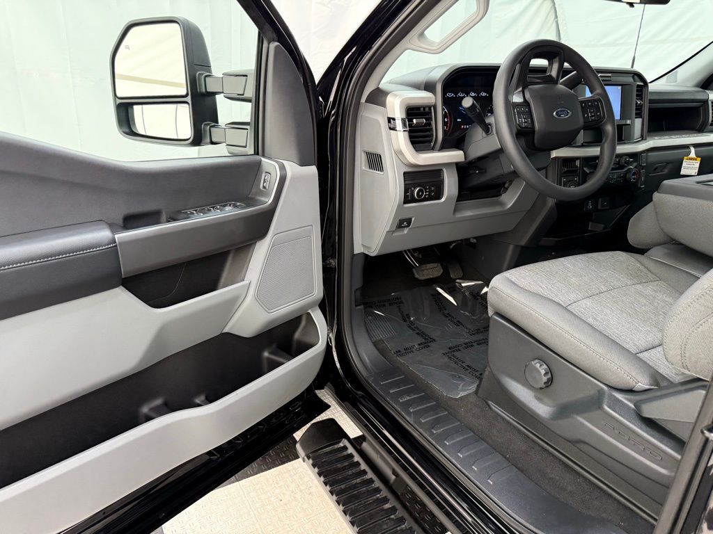 2026 Ford F-350 Super Duty XL - Photo 30