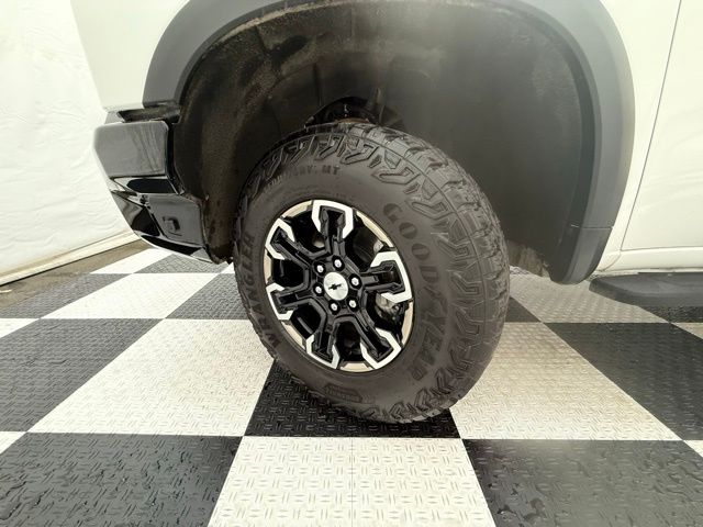 2024 Chevrolet Silverado 1500 ZR2 - Photo 11