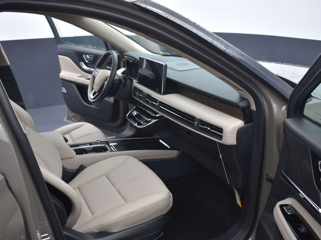 2025 Lincoln Corsair Grand Touring - Photo 16