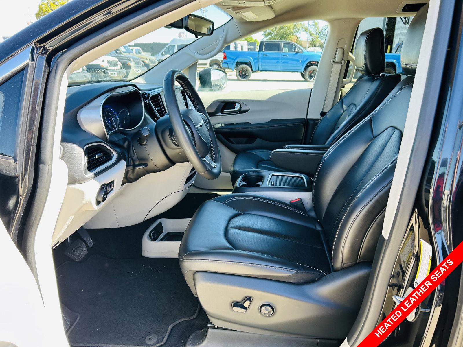 Certified 2023 Chrysler Pacifica Touring L Van