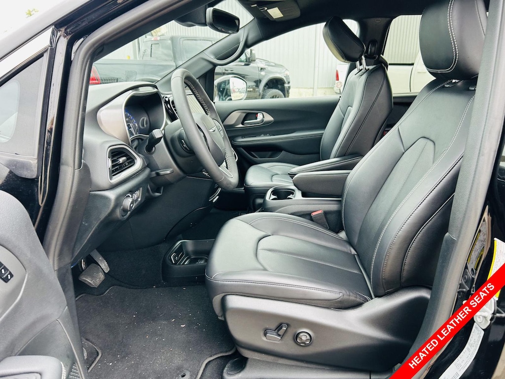 Certified 2025 Chrysler Pacifica Select Van