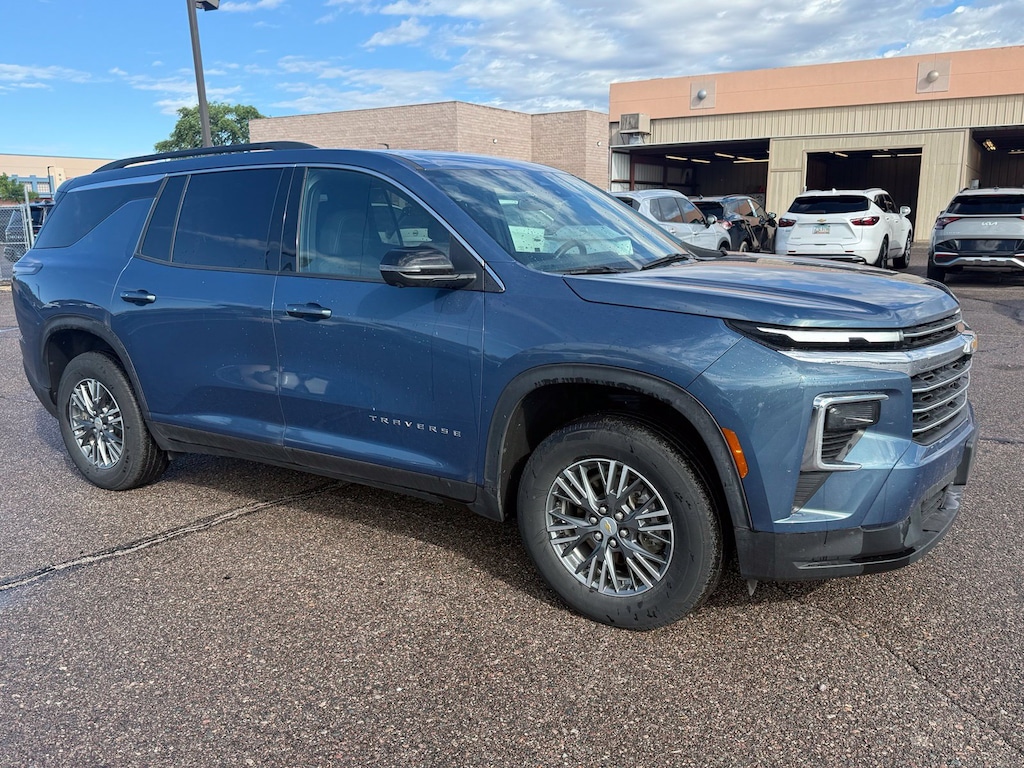 Used 2024 Chevrolet Traverse LT SUV