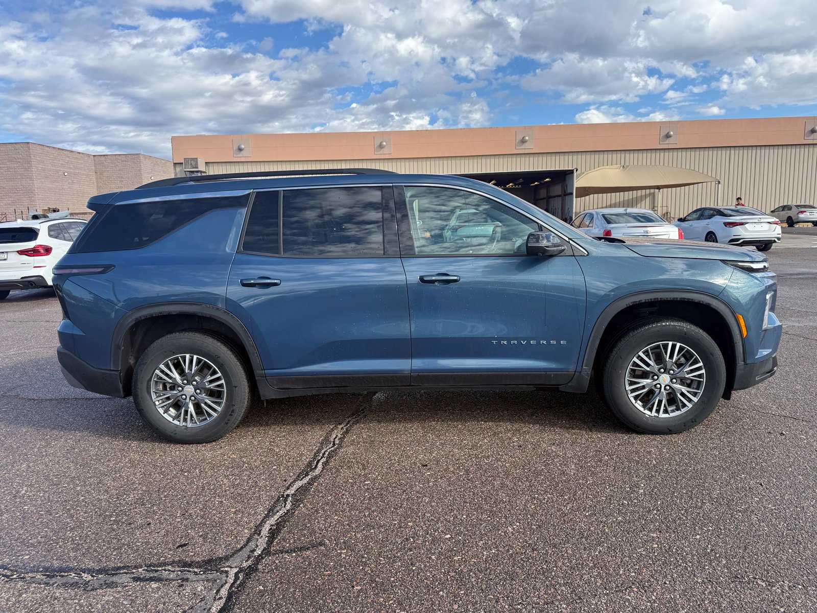 Used 2024 Chevrolet Traverse LT SUV