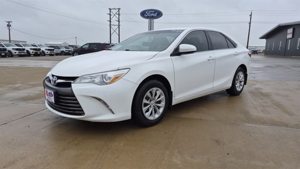 Used 2015 Toyota Camry LE Sedan