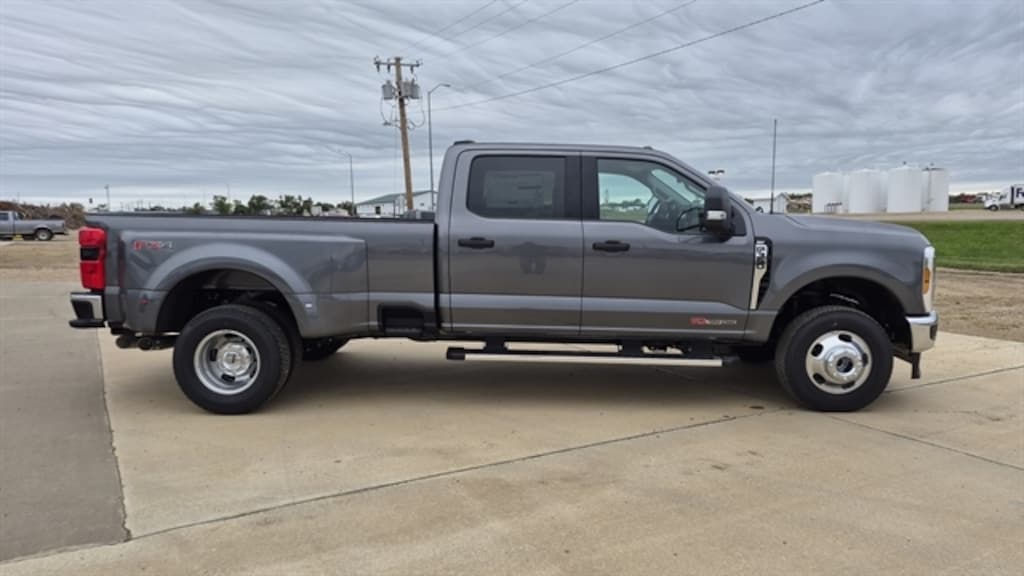 New 2027 Ford Super Duty F-350® XLT TRUCK