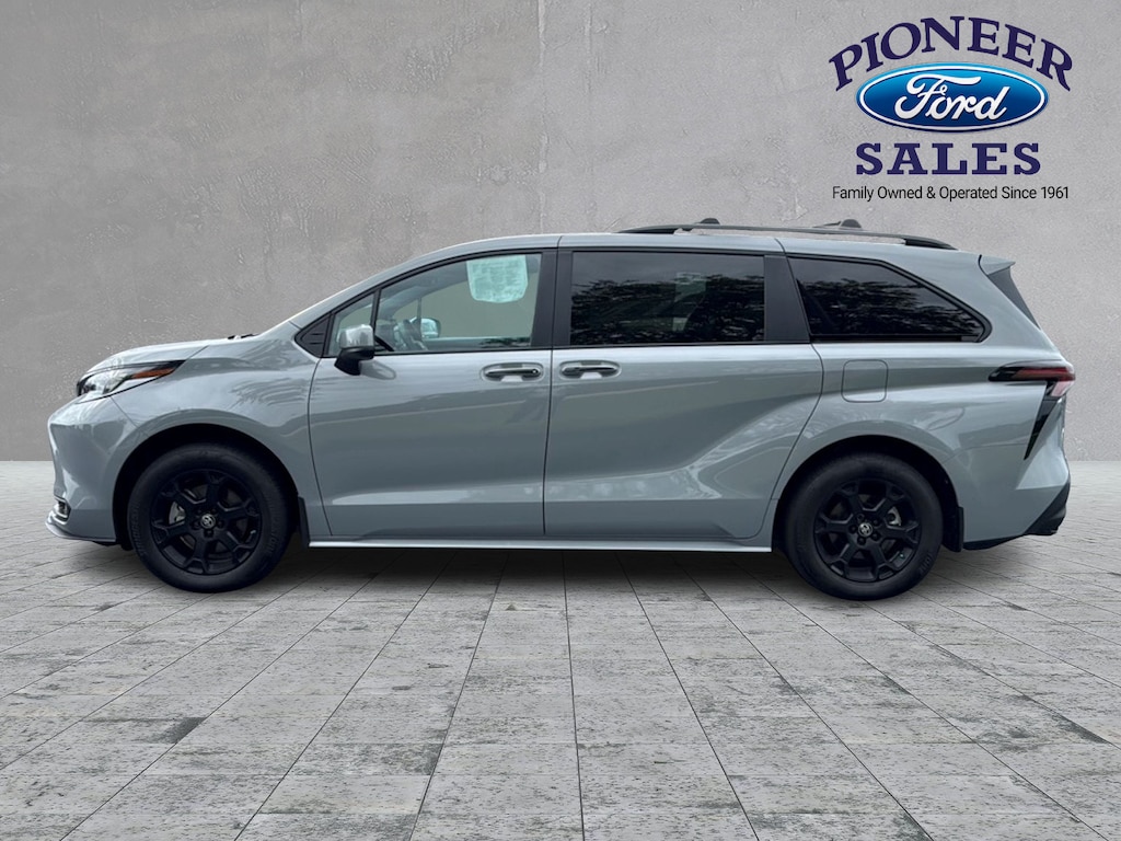 Used 2025 Toyota Sienna Woodland Edition