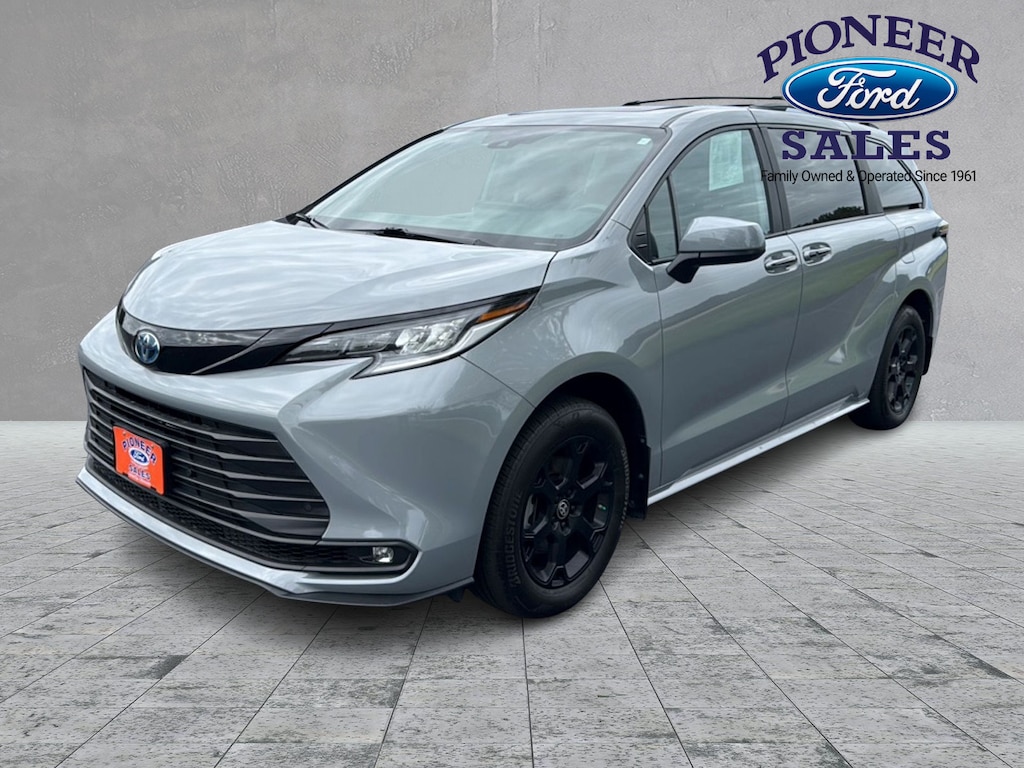 Used 2025 Toyota Sienna Woodland Edition