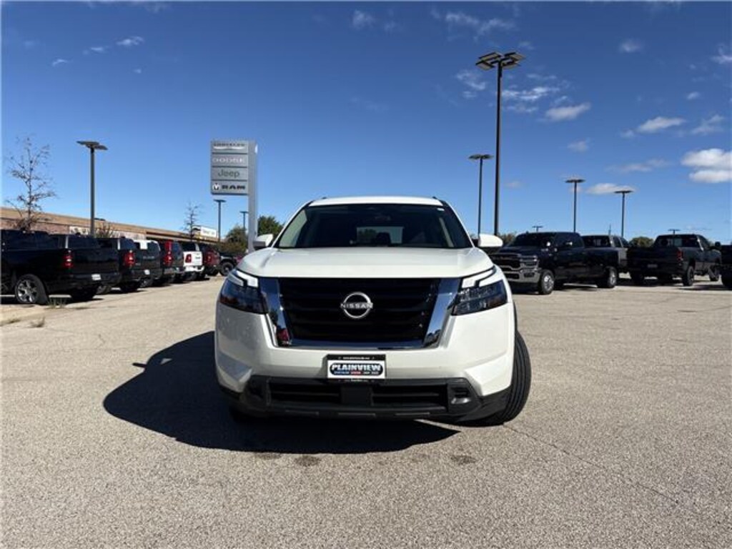 Used 2024 Nissan Pathfinder