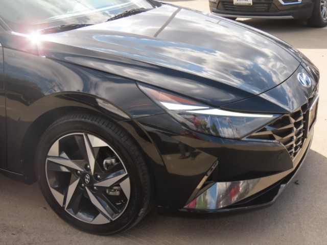 Used 2023 Hyundai Elantra Limited IVT Car