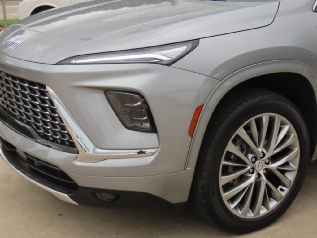 Used 2025 Buick Enclave 4dr Avenir Car