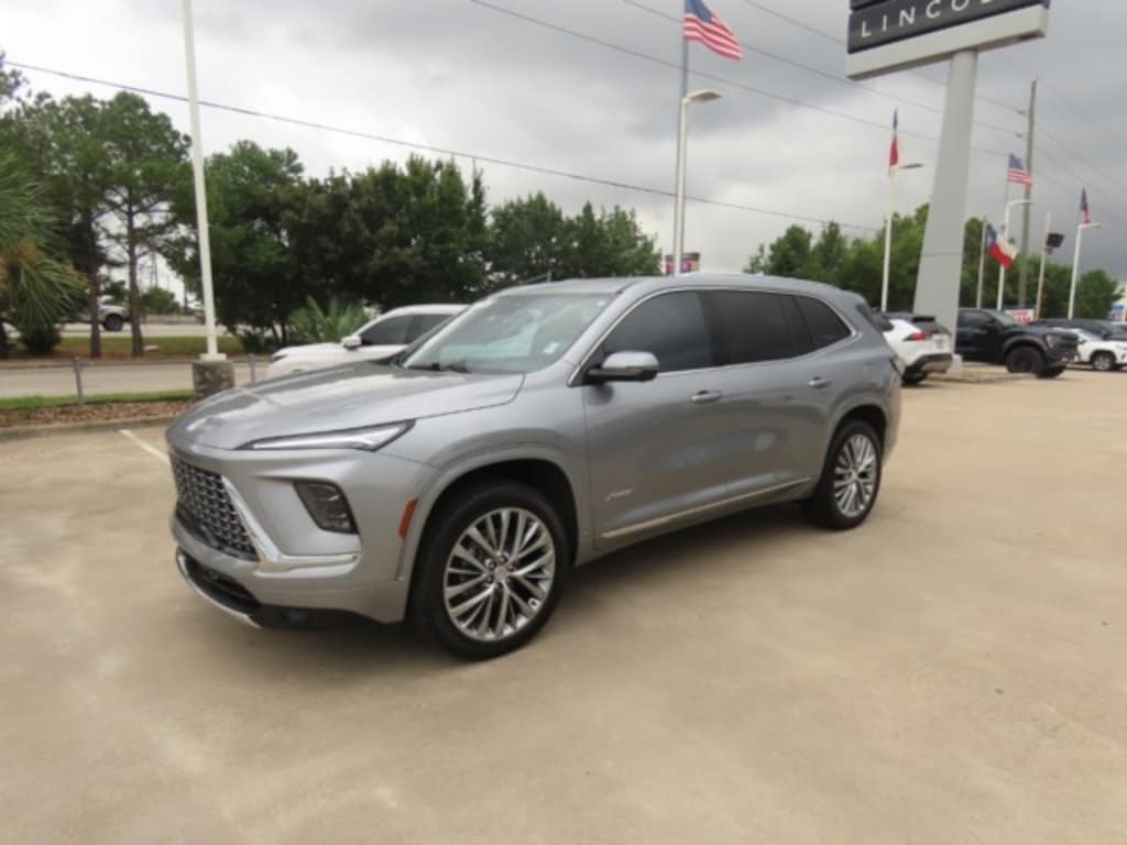 Used 2025 Buick Enclave 4dr Avenir Car