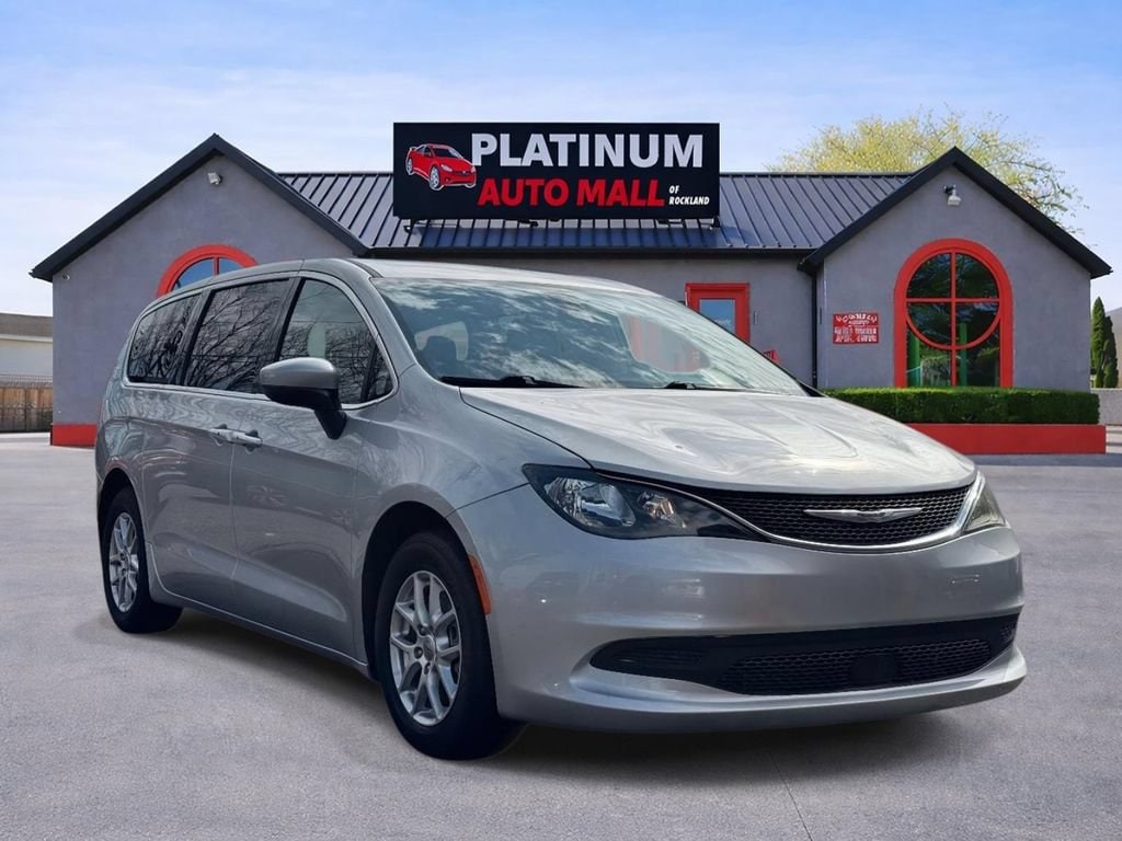 2022 Chrysler Voyager