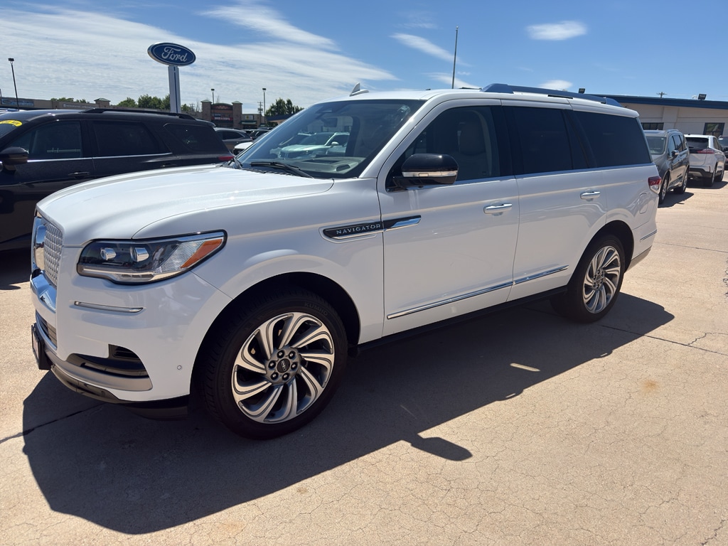 2022 Lincoln Navigator Wagon 