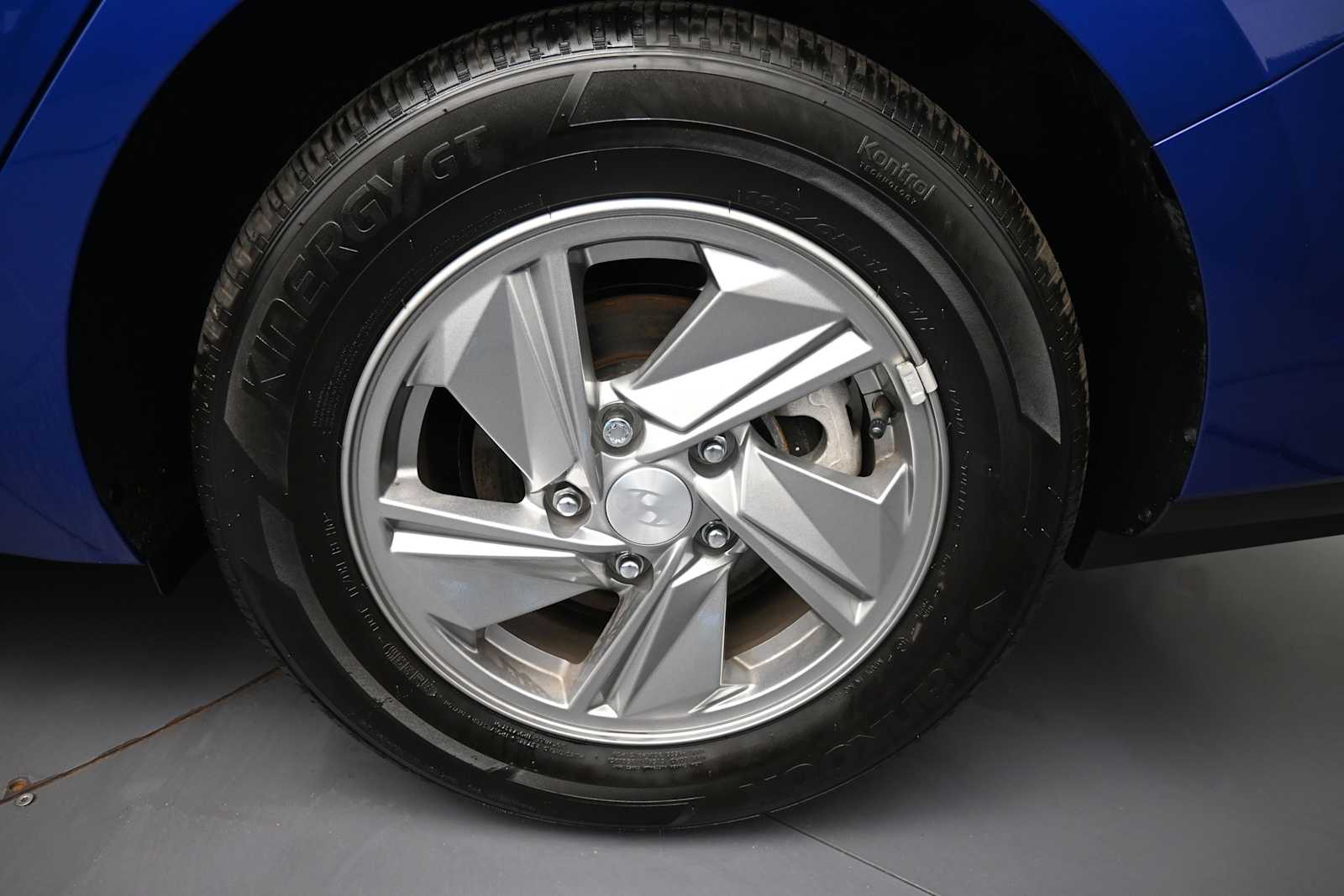 2025 Hyundai Elantra SE - Photo 14