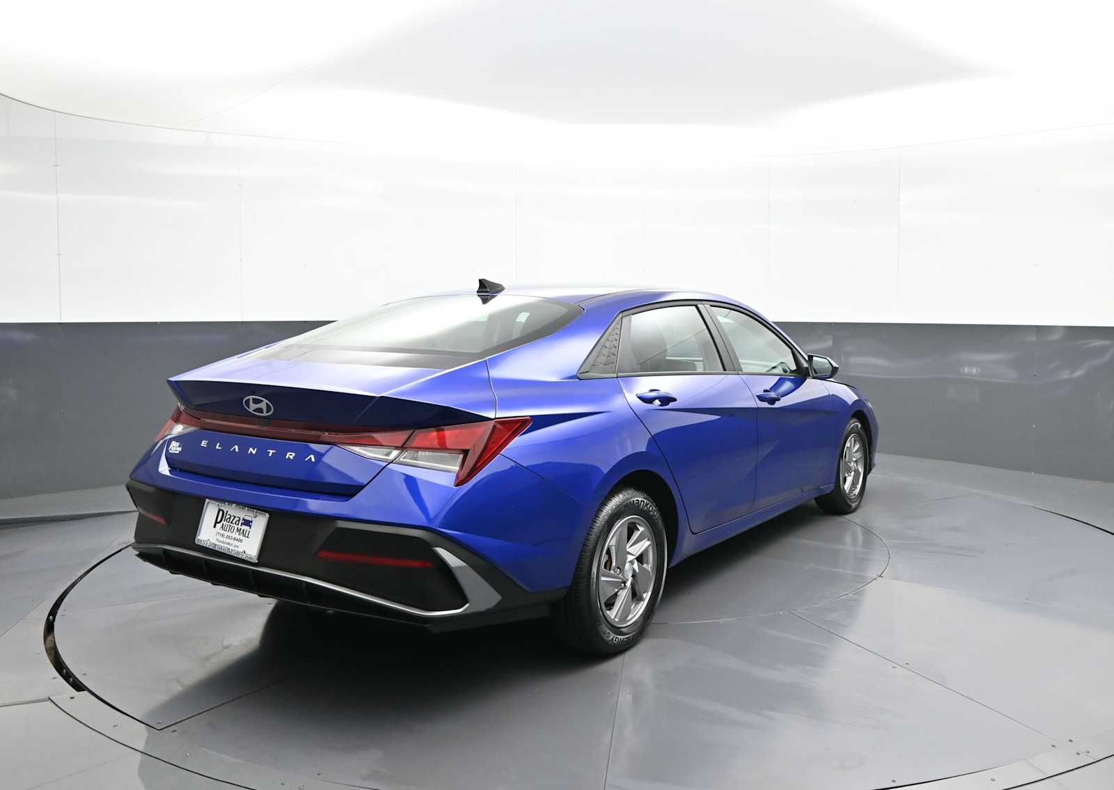2025 Hyundai Elantra SE - Photo 5