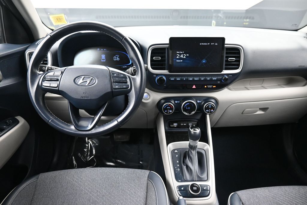 2024 Hyundai Venue Limited - Photo 18