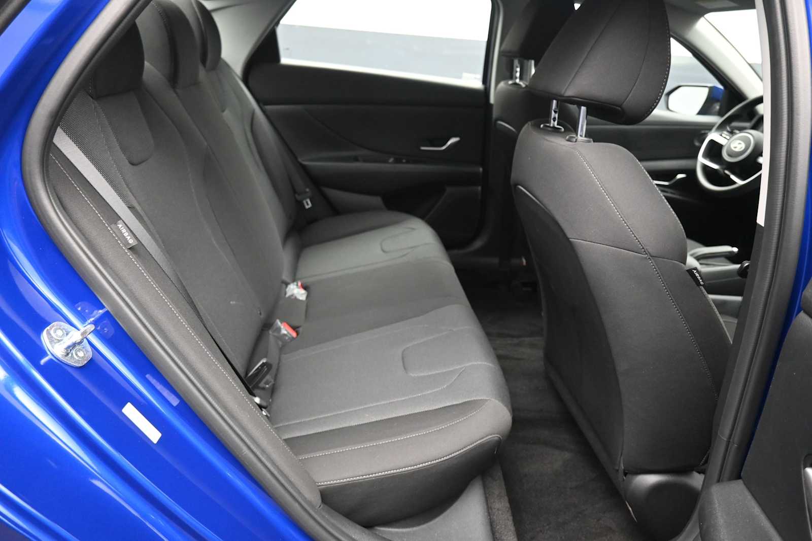 2025 Hyundai Elantra SE - Photo 21