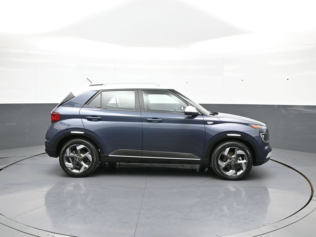 2024 Hyundai Venue Limited - Photo 4