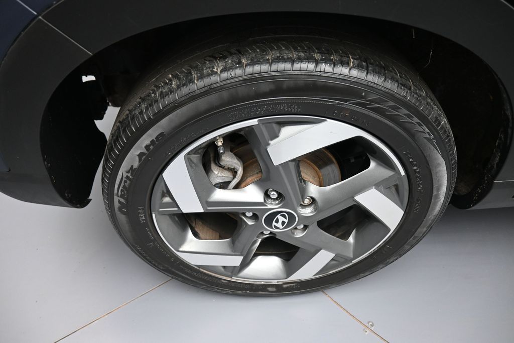 2024 Hyundai Venue Limited - Photo 11