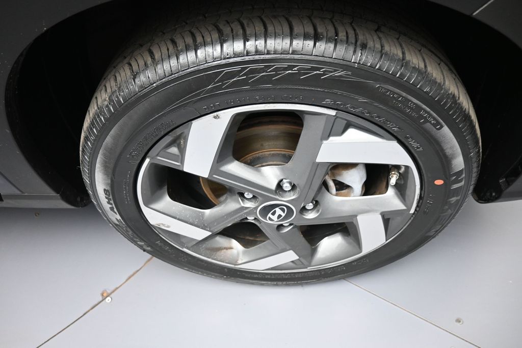 2024 Hyundai Venue Limited - Photo 12