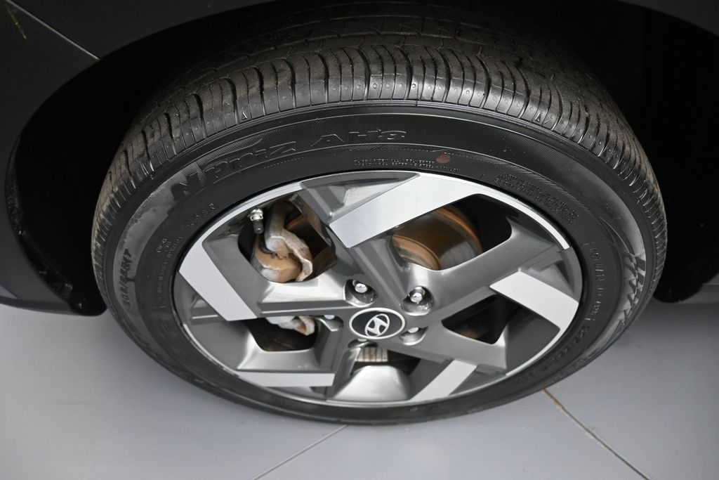 2024 Hyundai Venue Limited - Photo 13