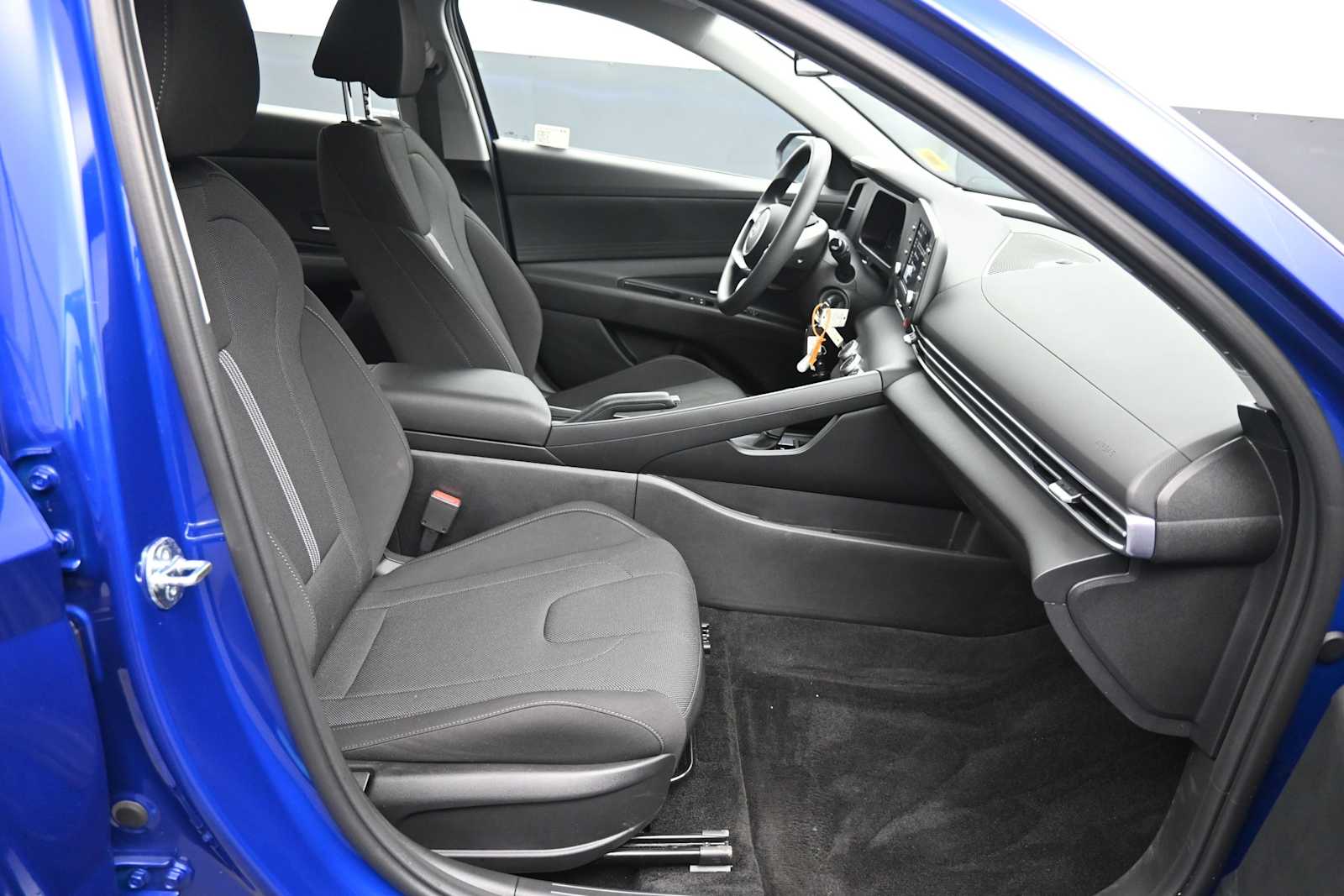 2025 Hyundai Elantra SE - Photo 22