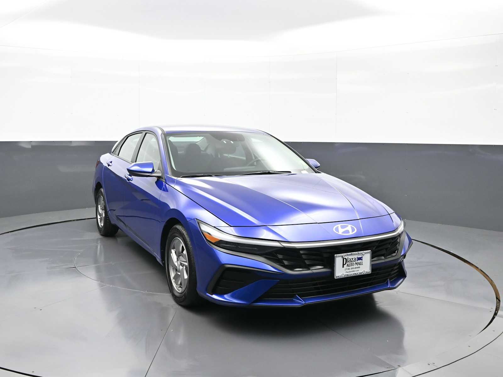 2025 Hyundai Elantra SE - Photo 2