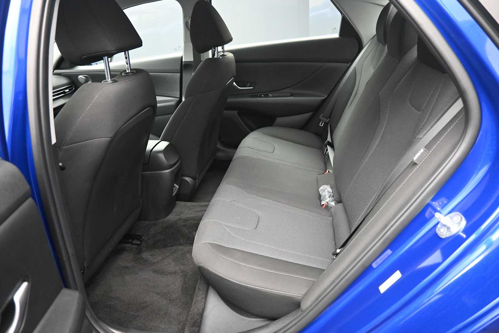 2025 Hyundai Elantra SE - Photo 18