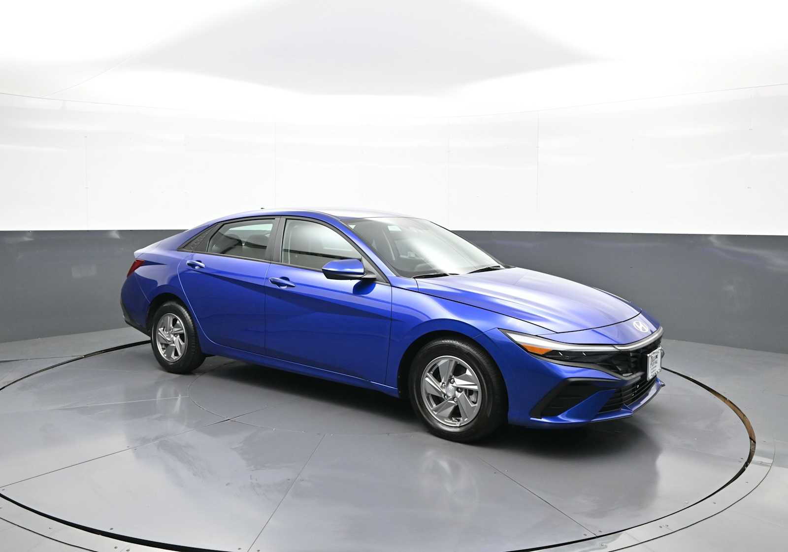 2025 Hyundai Elantra SE - Photo 3