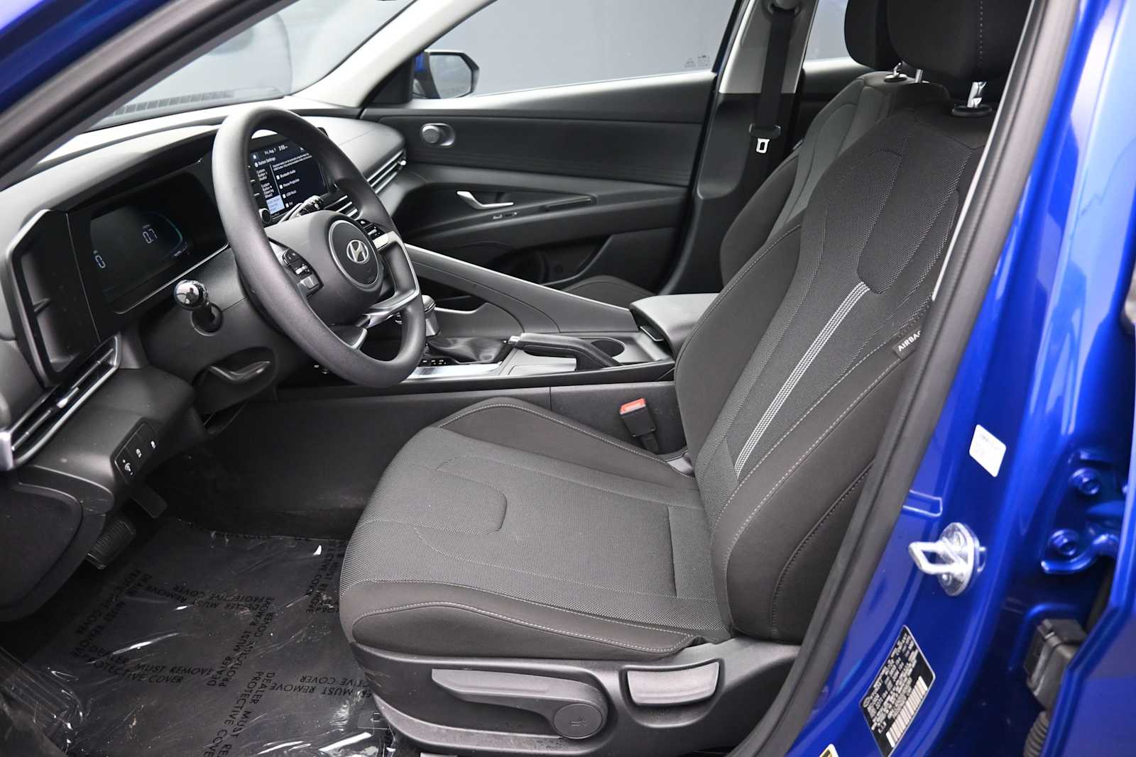 2025 Hyundai Elantra SE - Photo 16