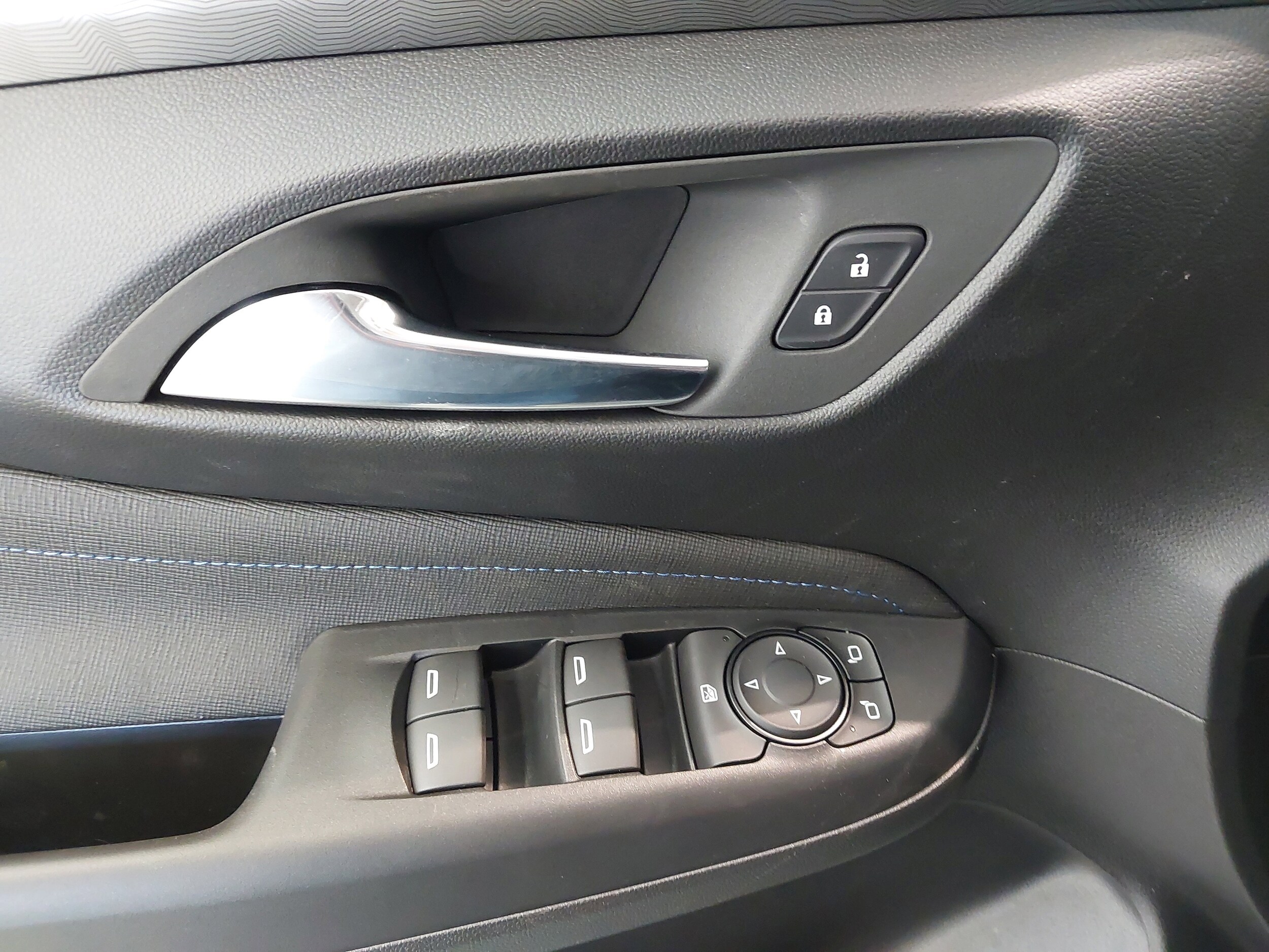 2025 Buick Envista Sport Touring - Photo 25